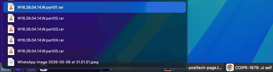 Pinned apps with an open pinned folder list above the taskbar